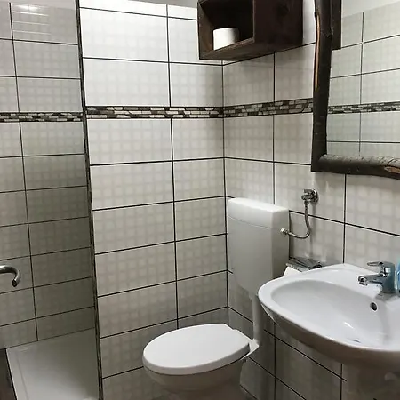 Cvetje Bivanje na kmetiji *