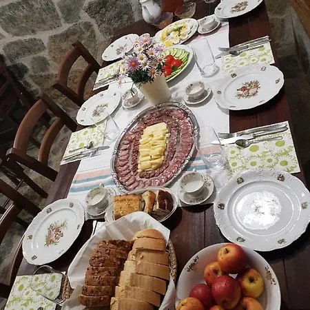 Bivanje na kmetiji Cvetje